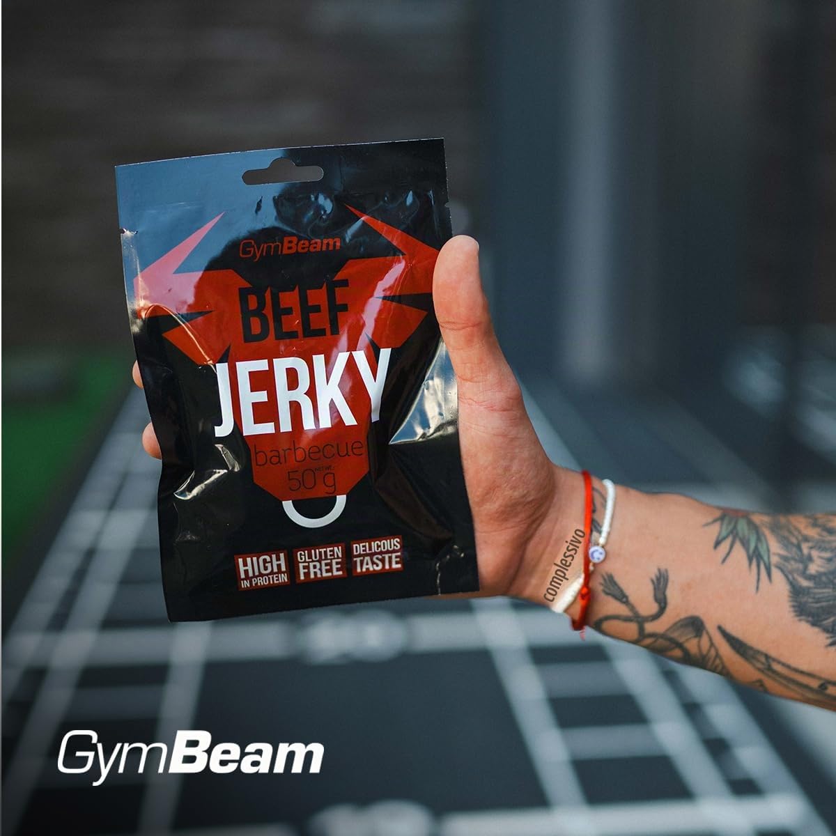 GymBeam Beef Jerky carne secca barbecue 50 g 64% proteine