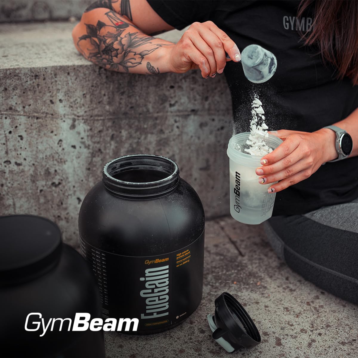 GymBeam FueGain Gainer Proteine Fragola 2500 g Massa