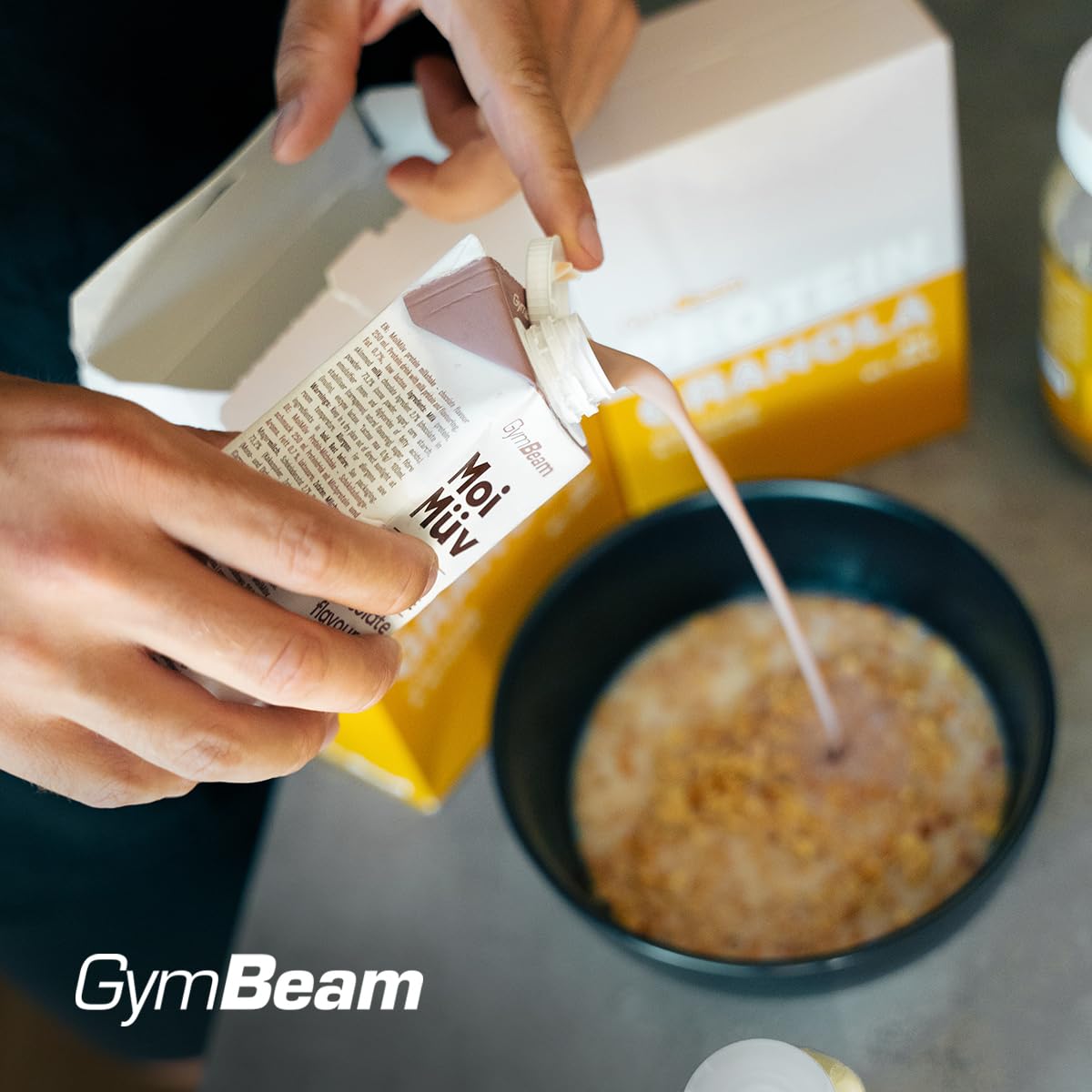 GymBeam MoiMüv milkshake proteico cioccolato 18x250 ml