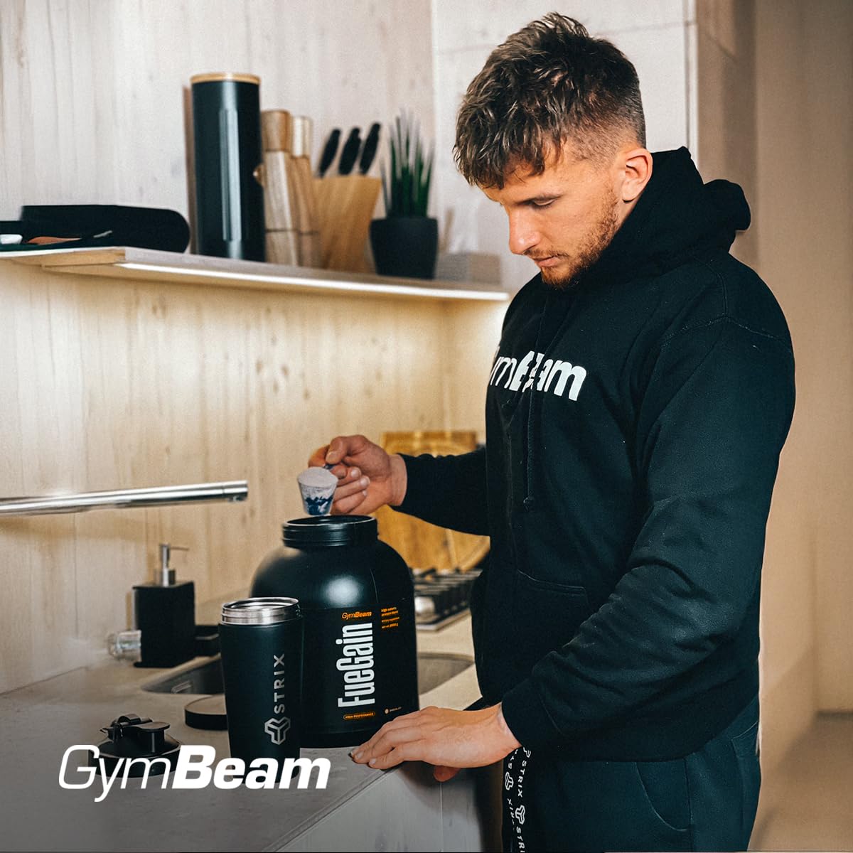 GymBeam FueGain Gainer Proteine Fragola 2500 g Massa
